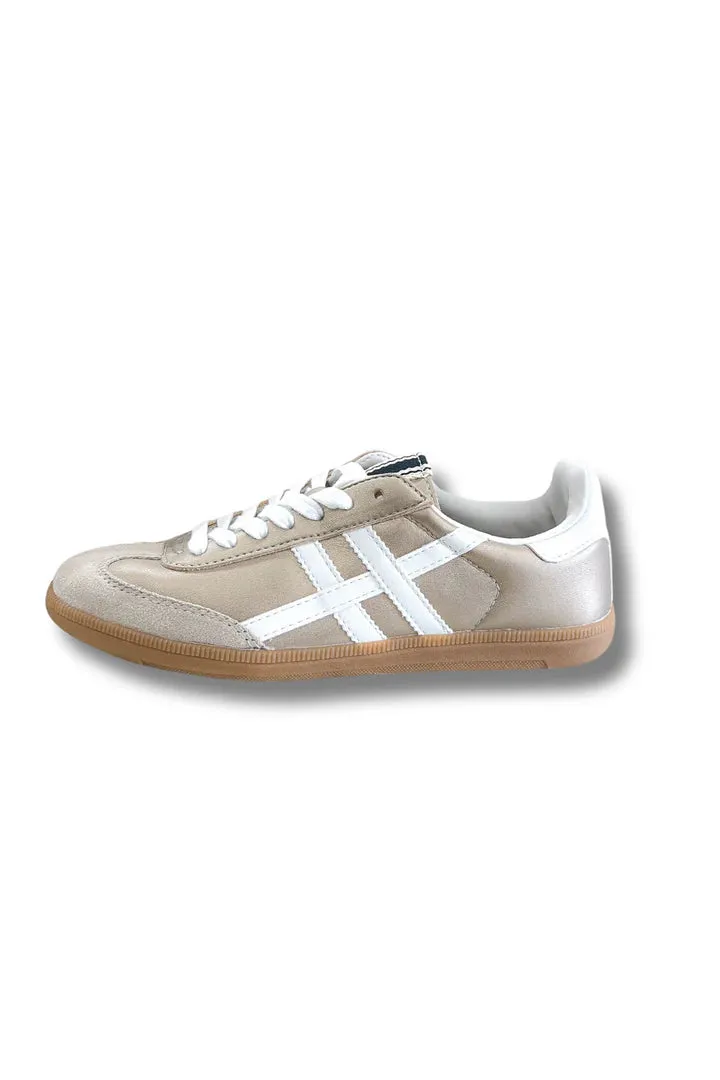 Dakkah Sneakers