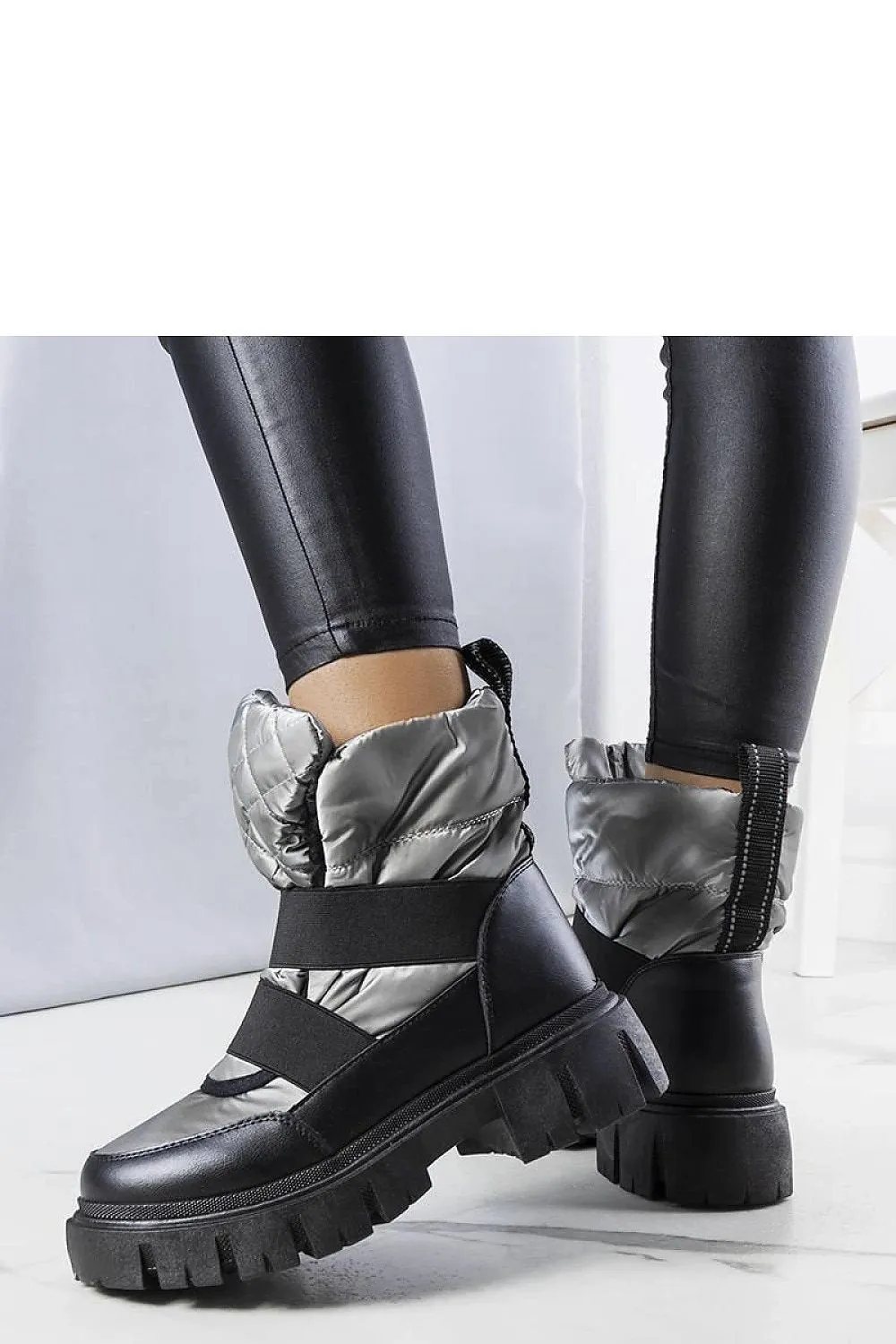 Grey insulated slip-on snow boots